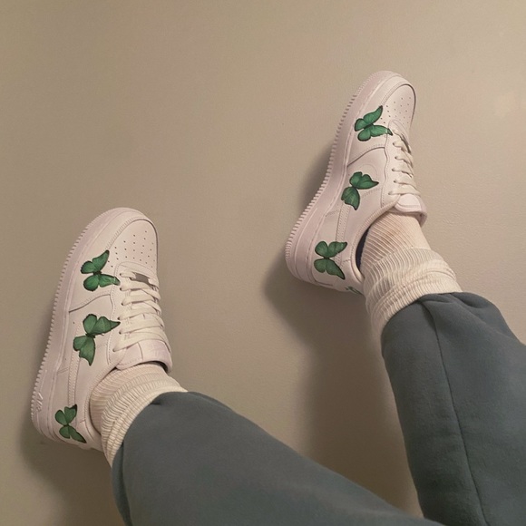 Custom painted shoes - Picture 3 of 4